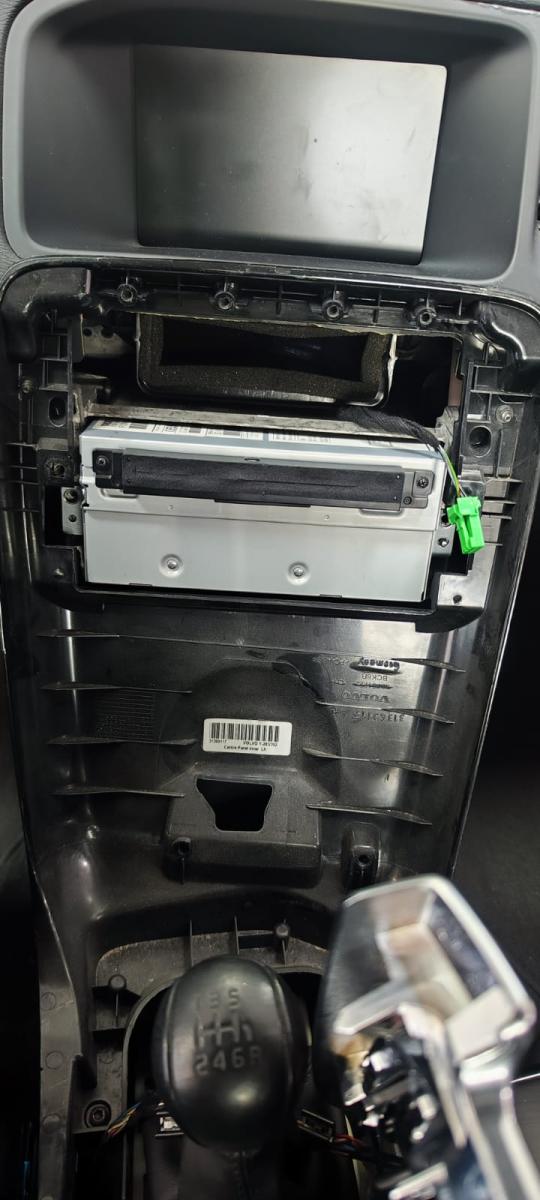 Unit being unmounted