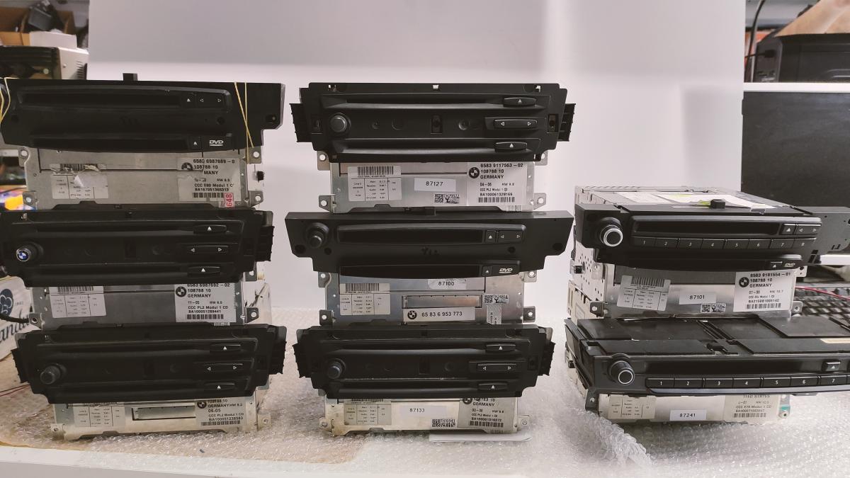 Multiple models of BMW navigators